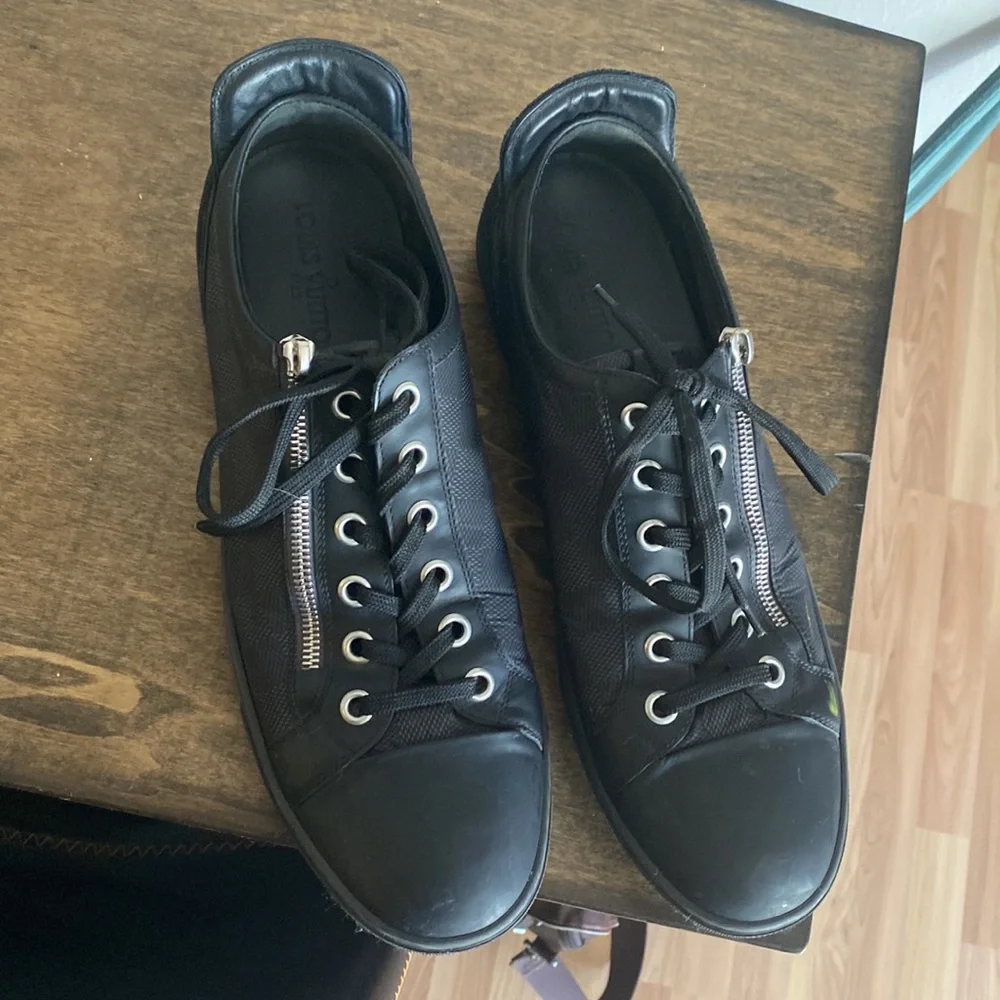 Louis Vuitton mens black shoes size 9.5 - Picture 4 of 4